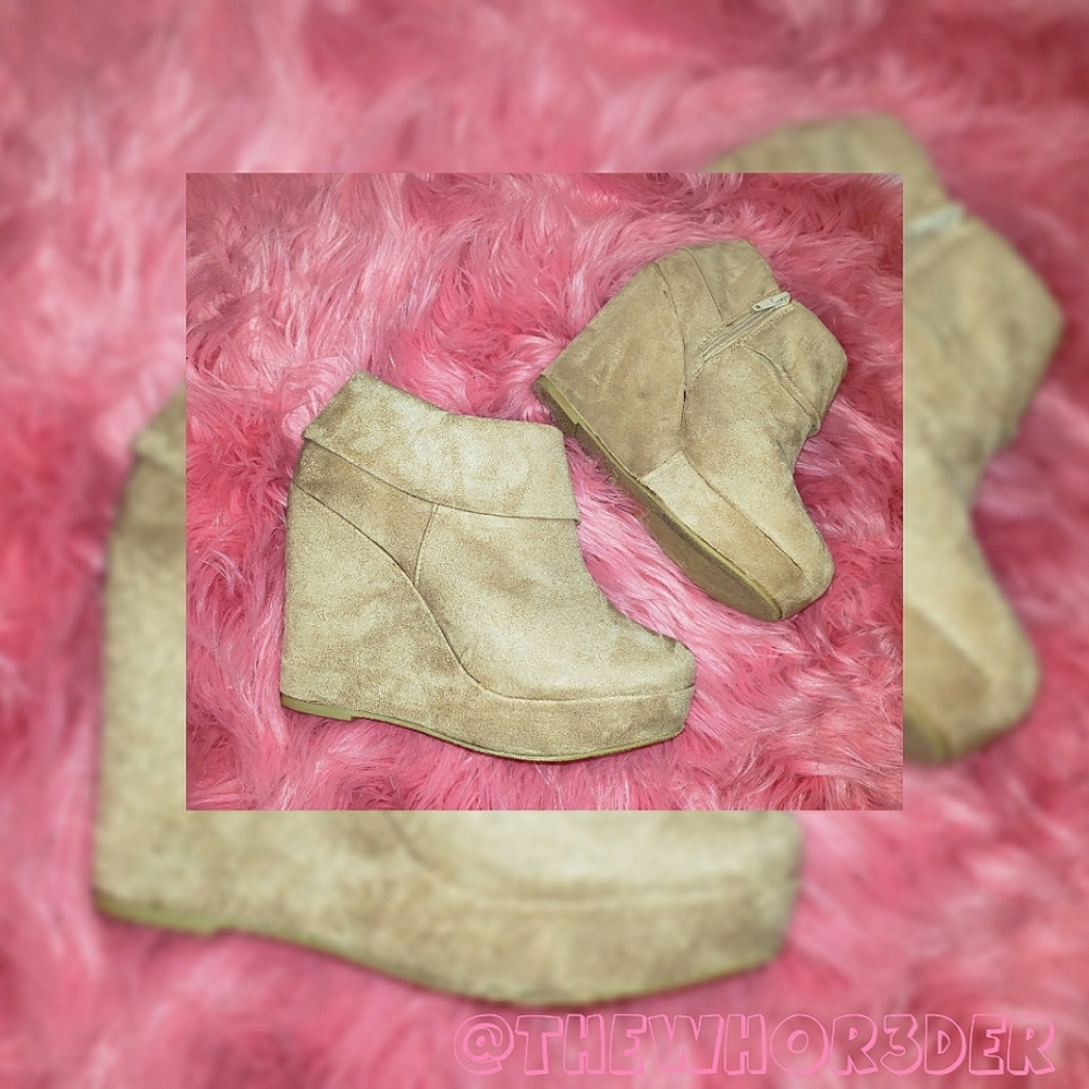 *NEW* Diva Lounge Beige Wedges🔥